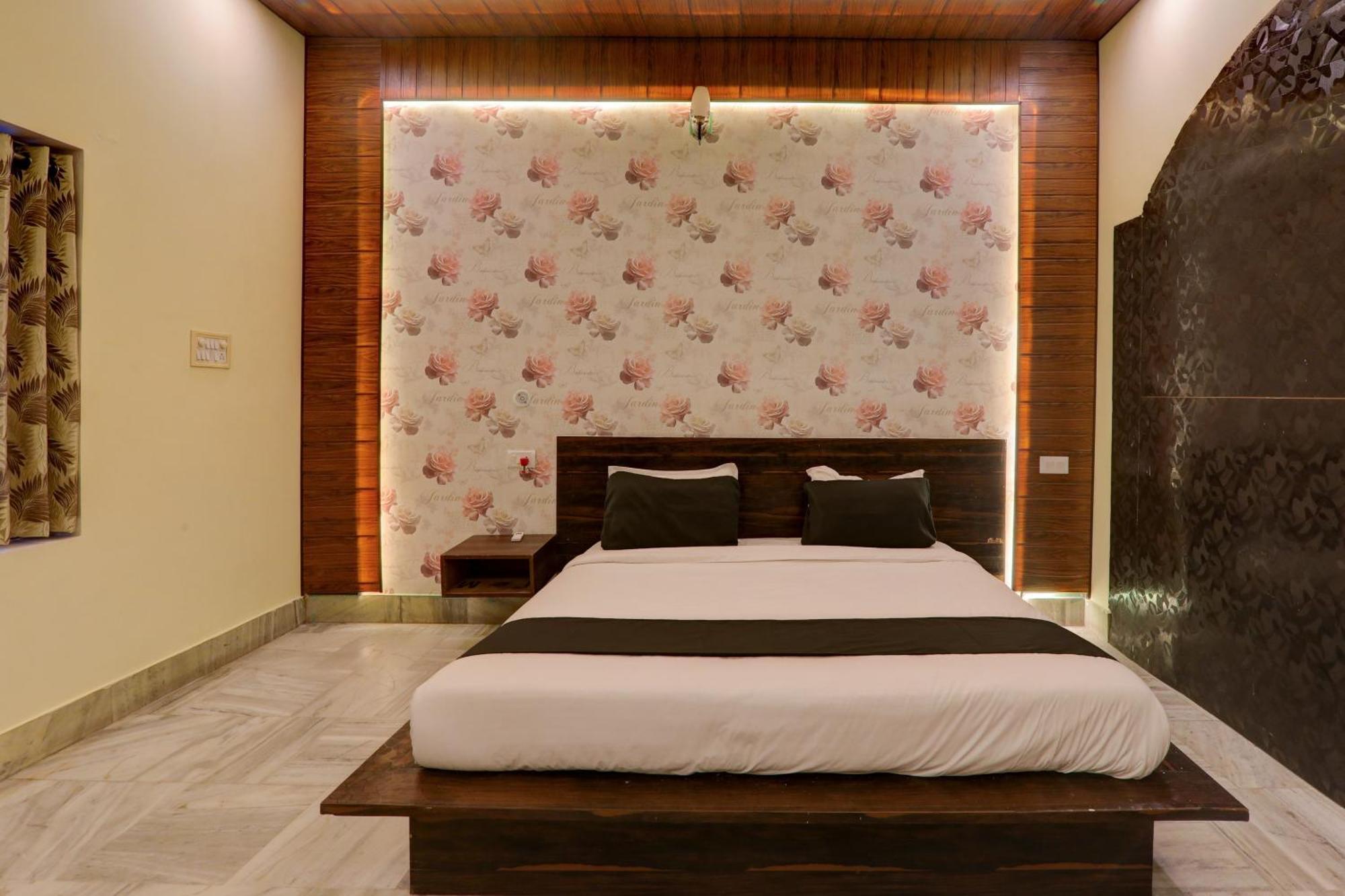 Hotel O Flagship Adbhut Moment Hotel Varanasi Exterior foto